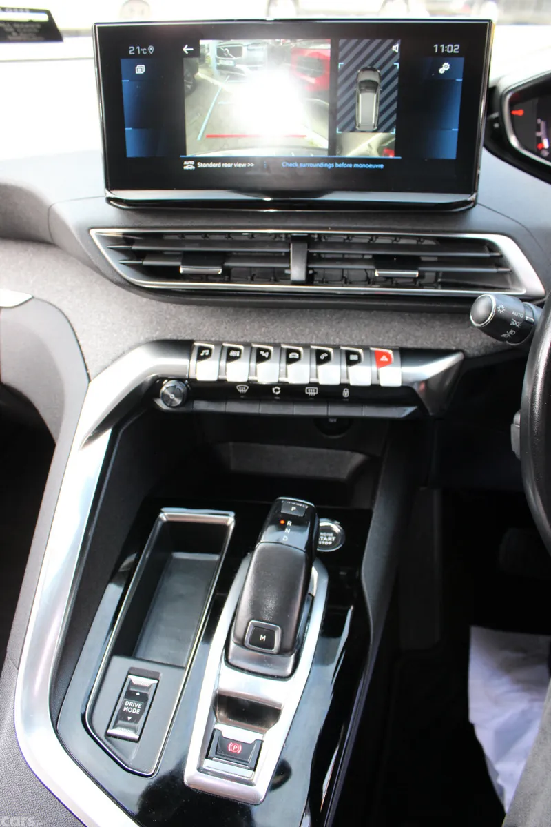 Peugeot 5008 MPV, Diesel, 2022, Grey