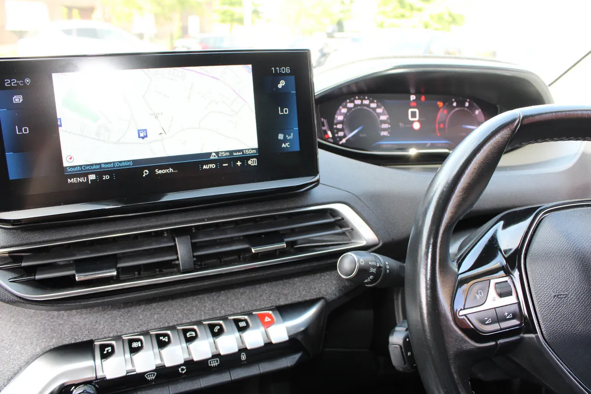 Peugeot 5008 MPV, Diesel, 2022, Grey