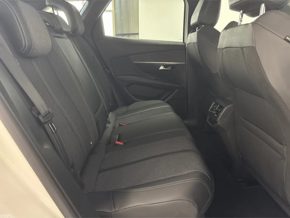 Peugeot 3008 MPV, Diesel, 2023, White
