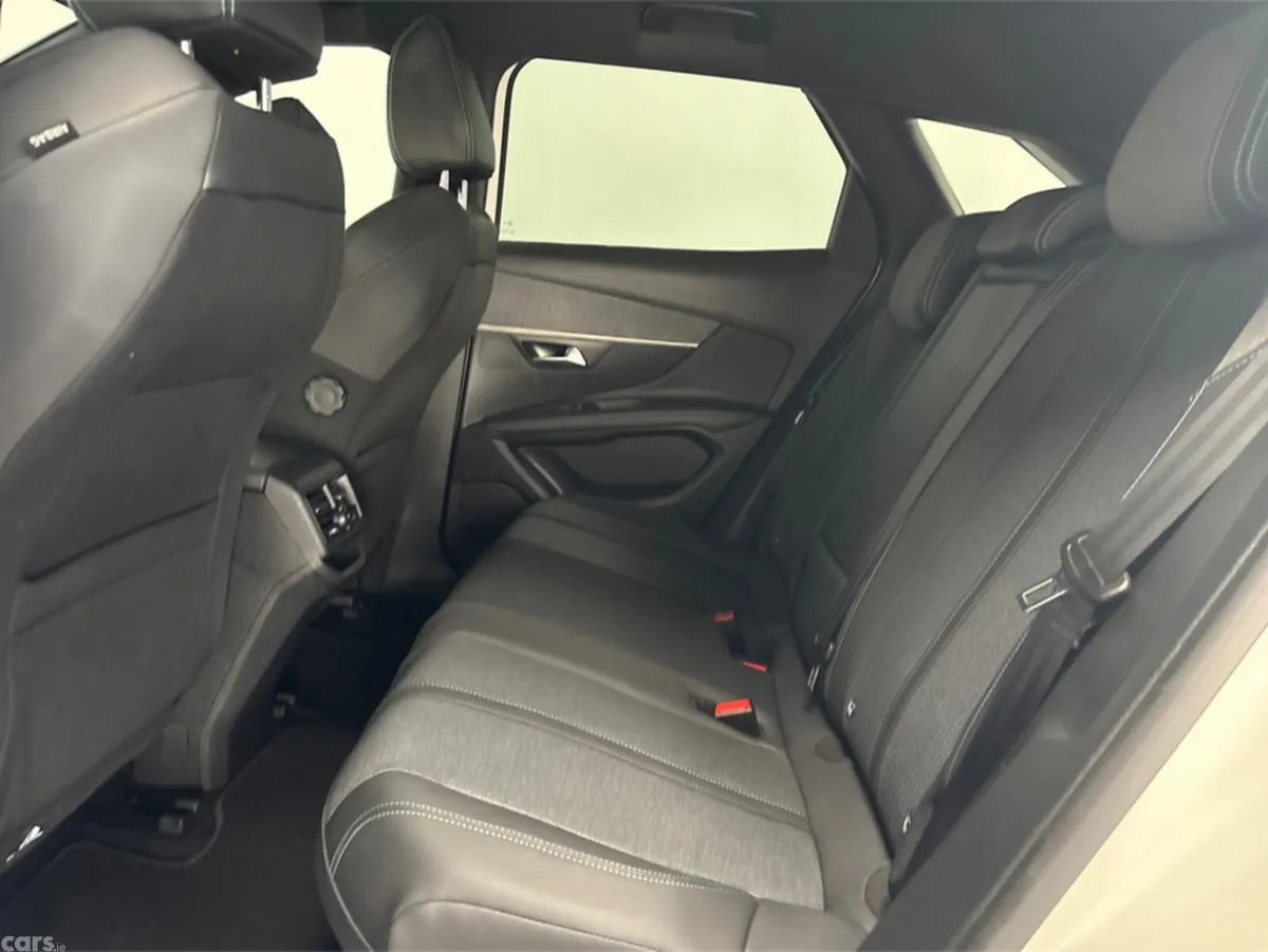 Peugeot 3008 MPV, Diesel, 2023, White