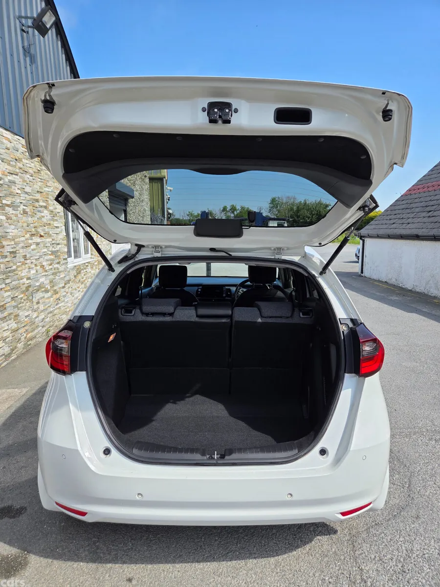 Honda Fit Hatchback, Petrol Hybrid, 2021, White
