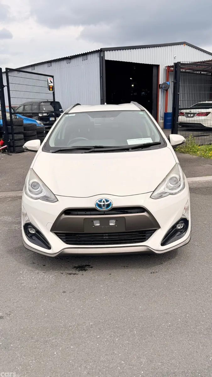 Toyota Aqua Hatchback, Petrol Hybrid, 2015, White