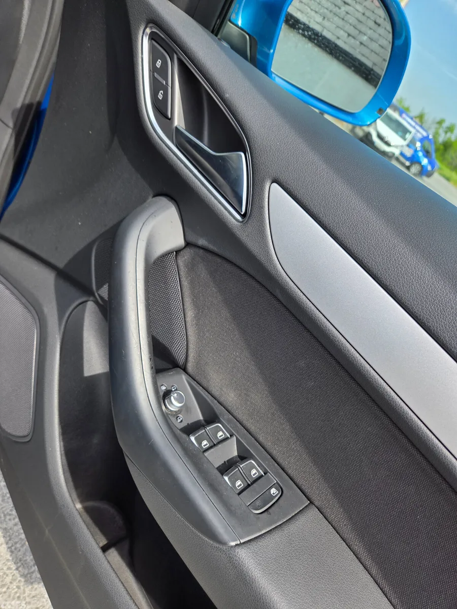 Audi Q3 Hatchback, Petrol, 2015, Blue