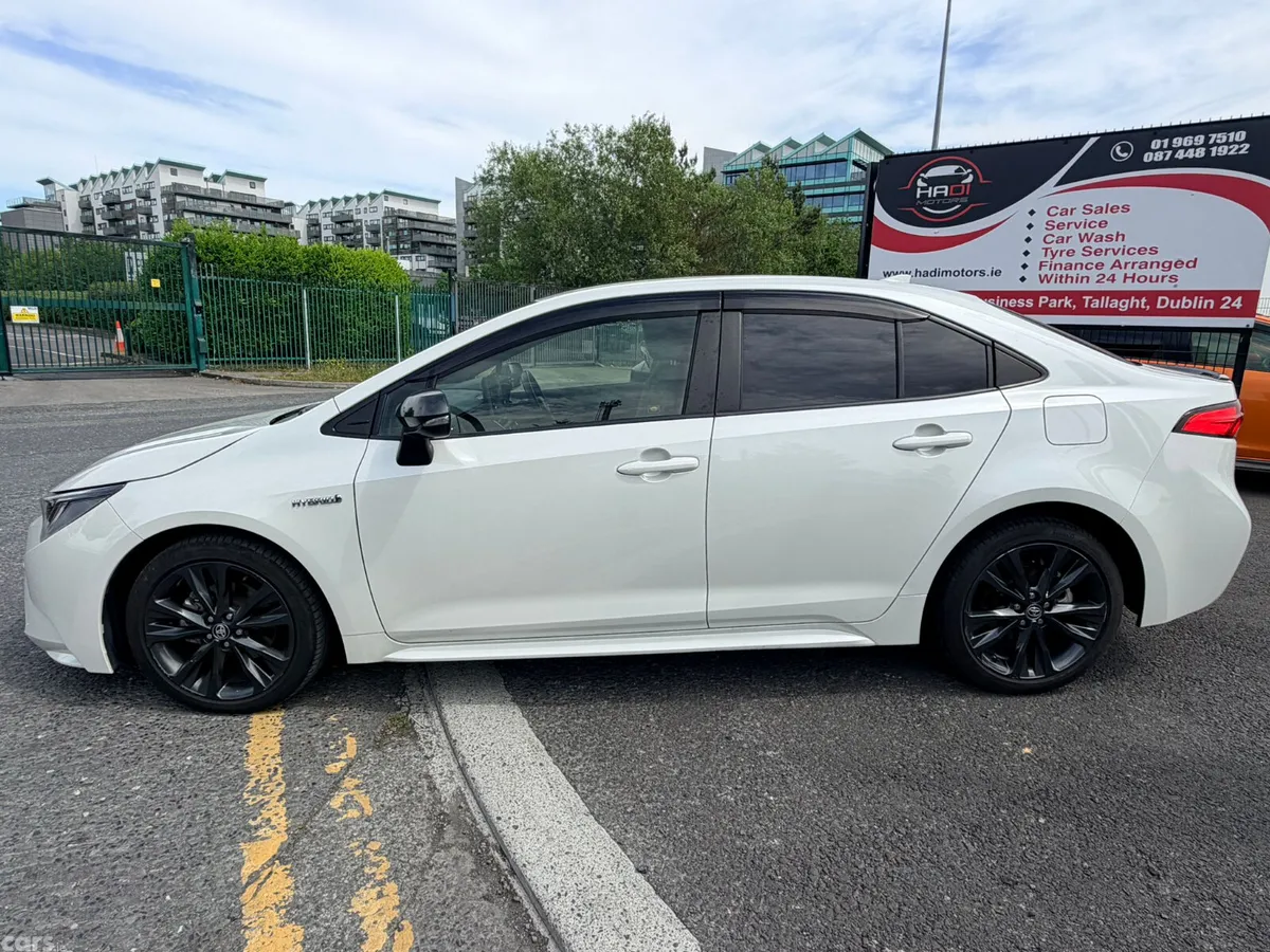 Toyota Corolla Saloon, Petrol Hybrid, 2020, White