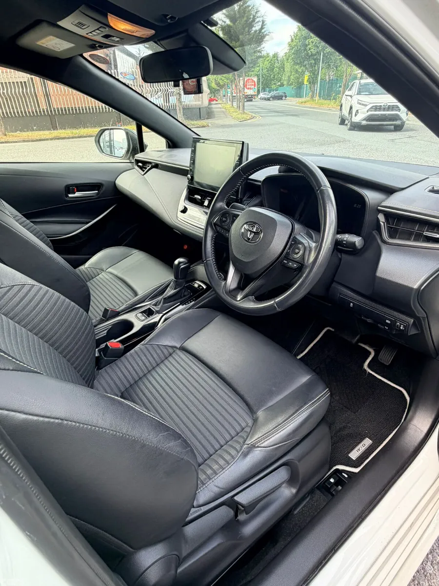 Toyota Corolla Saloon, Petrol Hybrid, 2020, White
