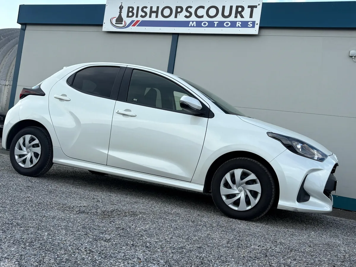 Toyota Yaris Hatchback, Petrol, 2021, White