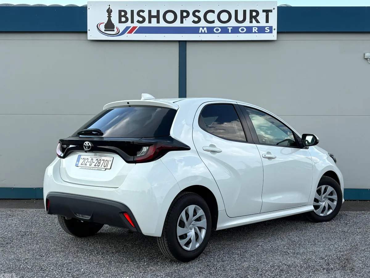 Toyota Yaris Hatchback, Petrol, 2021, White