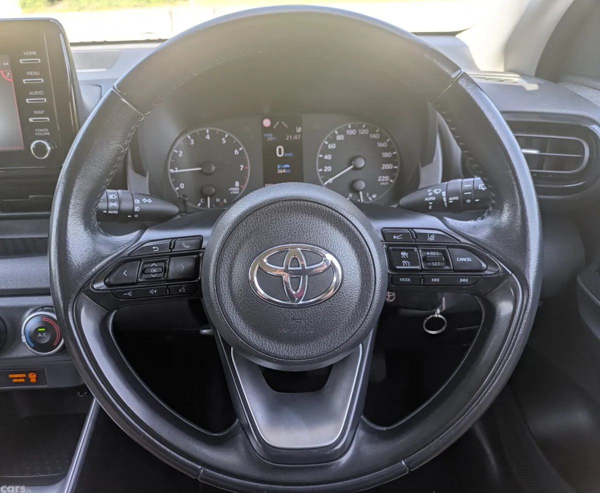 Toyota Yaris Hatchback, Petrol, 2022, Red