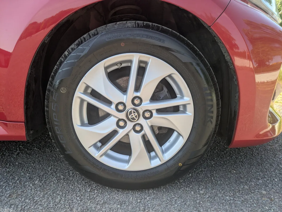 Toyota Yaris Hatchback, Petrol, 2022, Red
