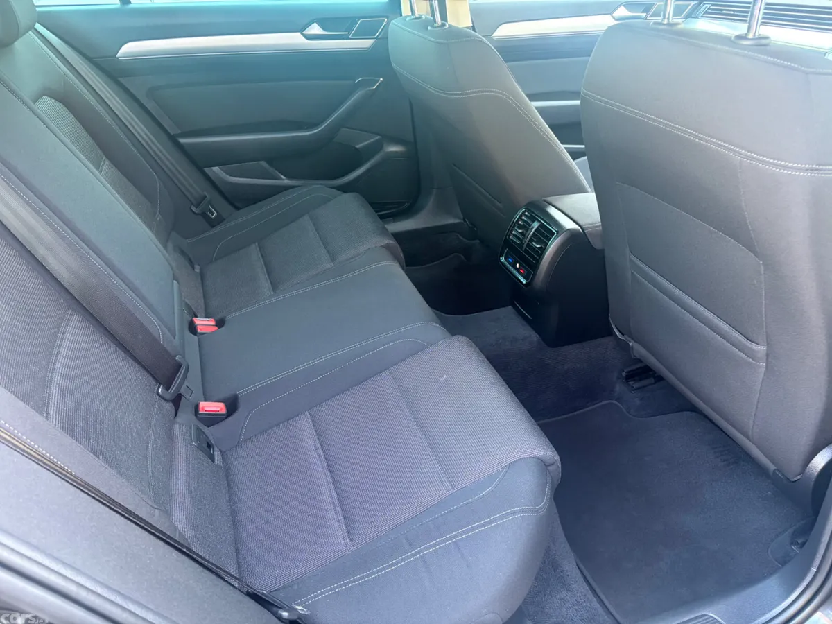 Volkswagen Passat Saloon, Diesel, 2019, Grey