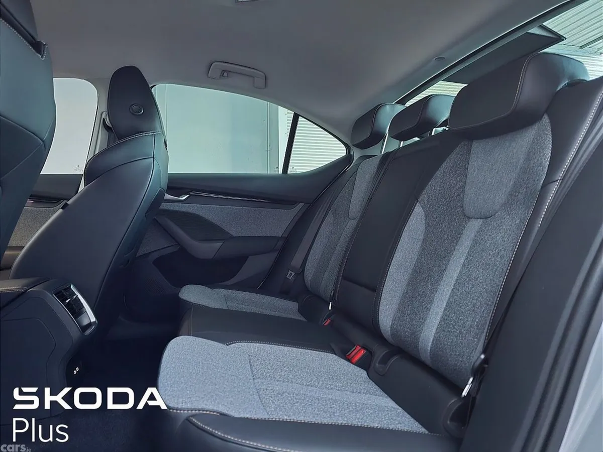 Skoda Octavia Saloon, Diesel, 2027, Silver