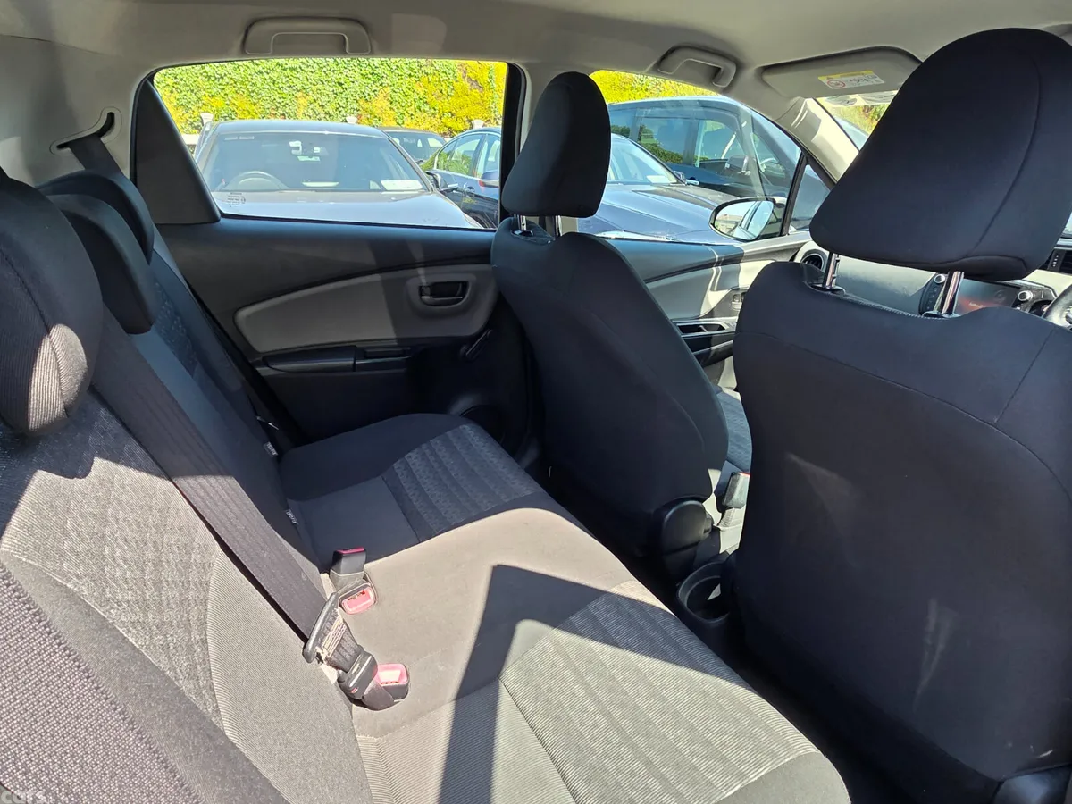 Toyota Yaris Hatchback, Petrol, 2016, Grey