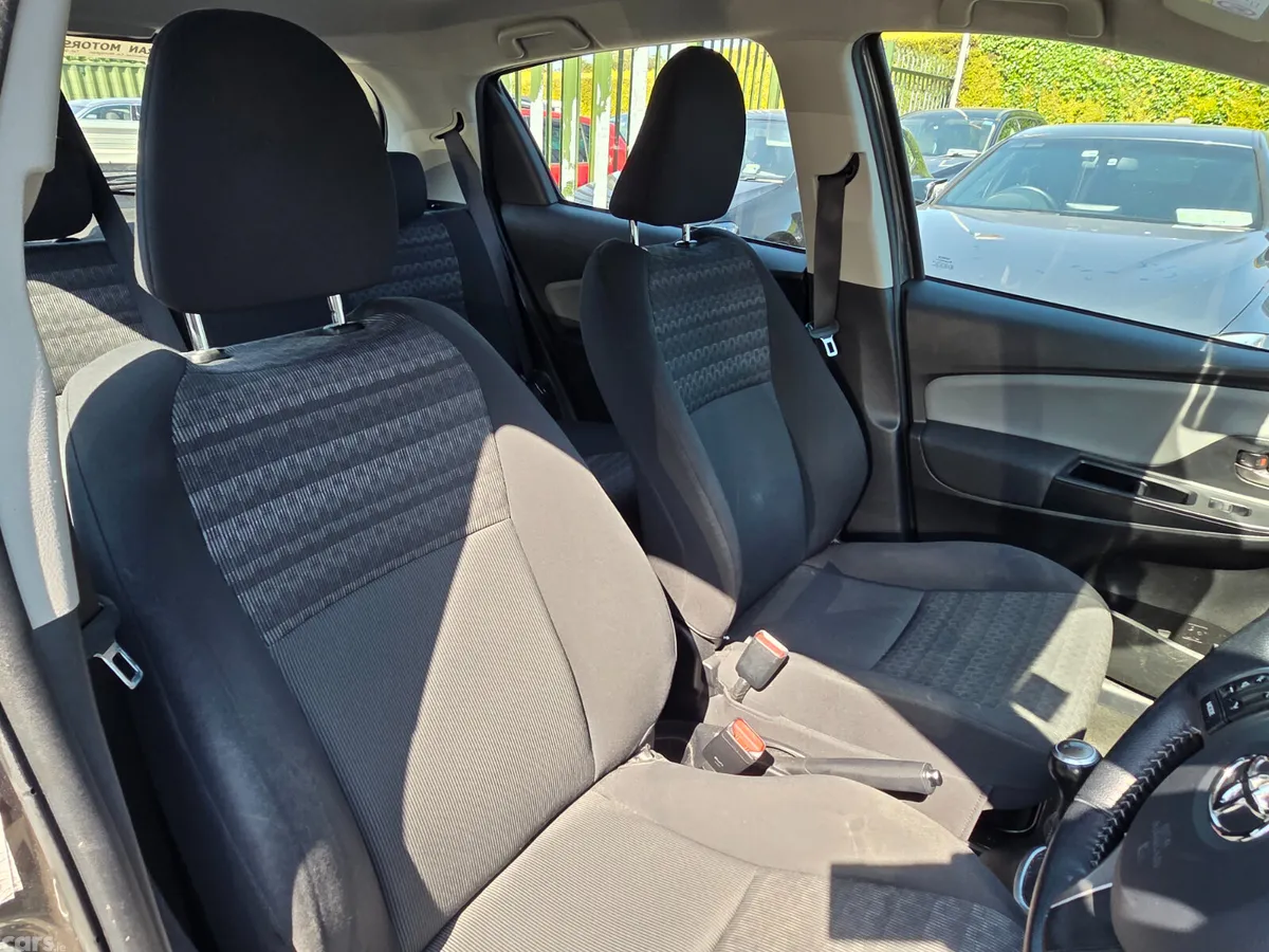 Toyota Yaris Hatchback, Petrol, 2016, Grey