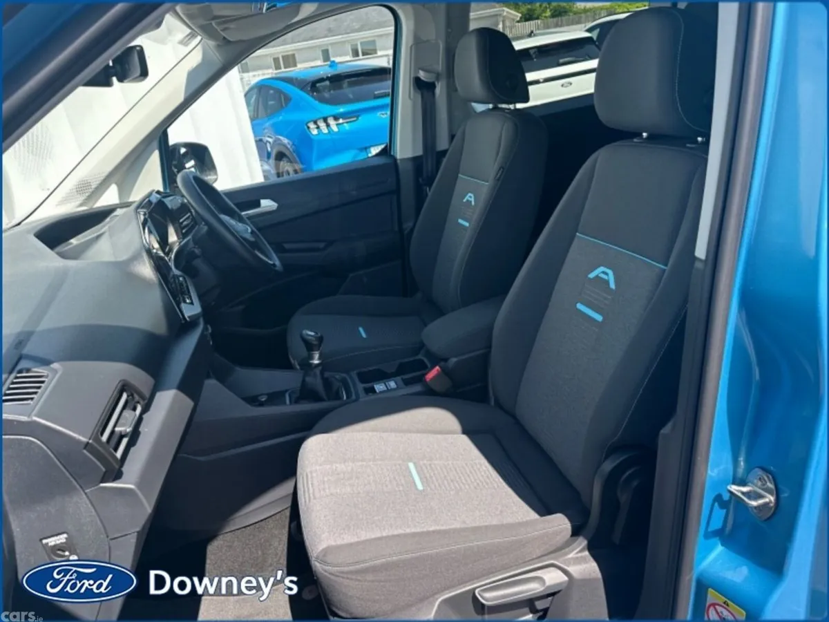 Ford Transit Connect MPV, Petrol, 2024, Blue