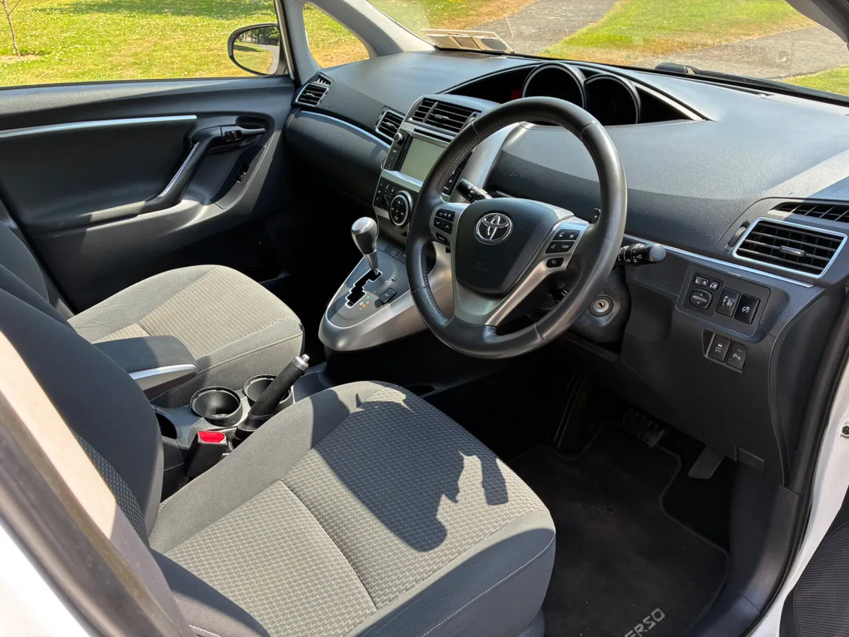 Toyota Verso MPV, Petrol, 2015, White