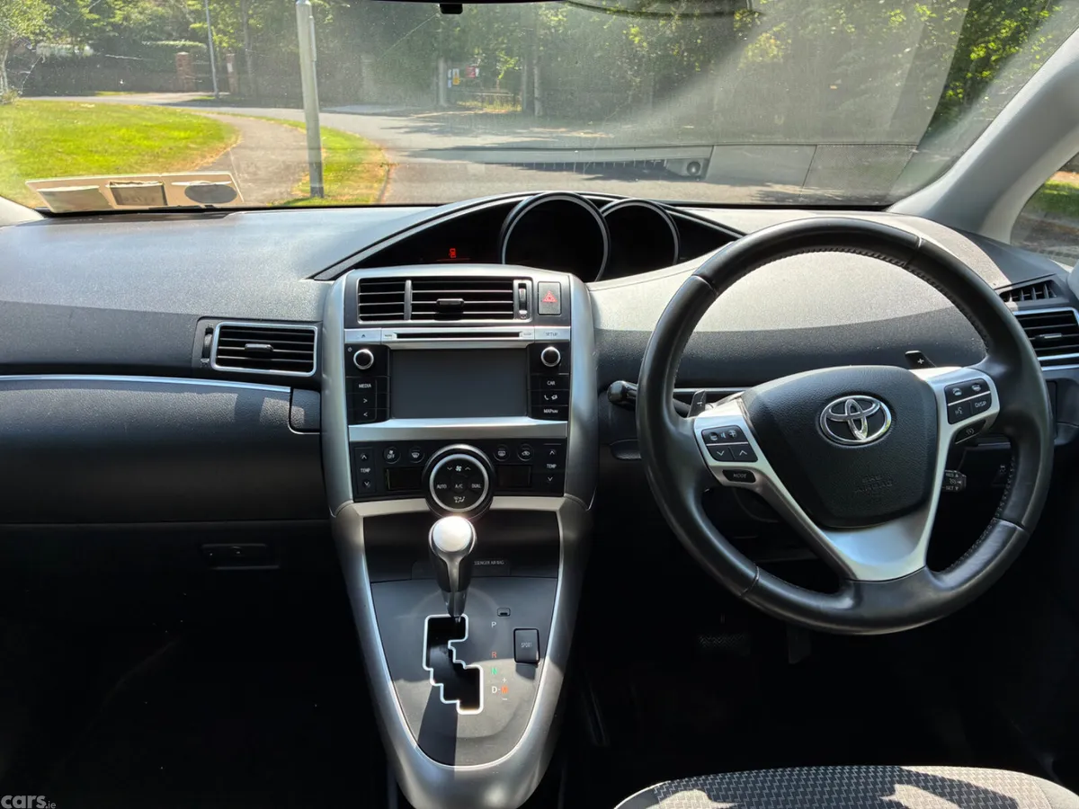 Toyota Verso MPV, Petrol, 2015, White