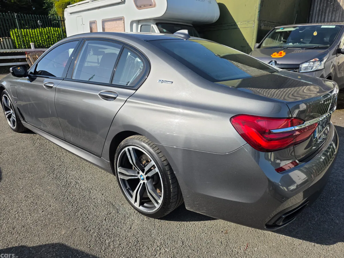 BMW 7-Series Saloon, Petrol Plug-in Hybrid, 2017, Grey