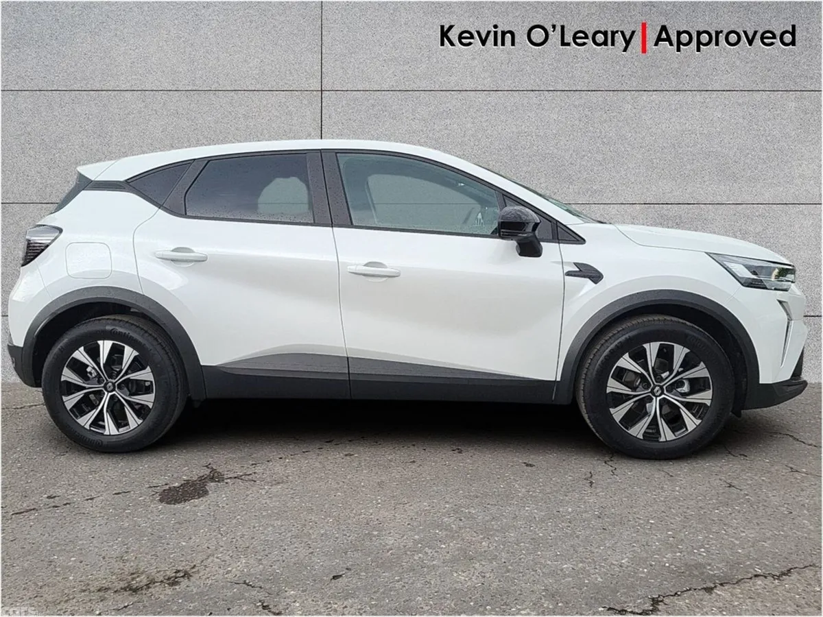 Renault Captur SUV, Petrol, 2026, White