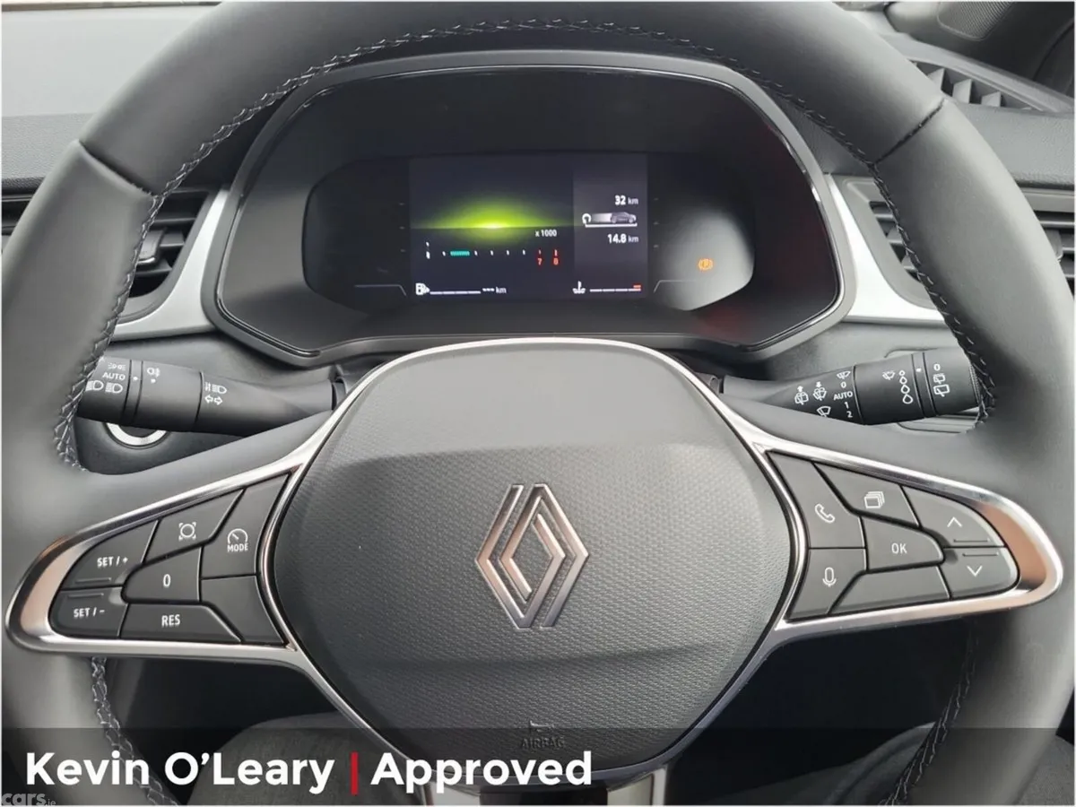 Renault Captur SUV, Petrol, 2026, White