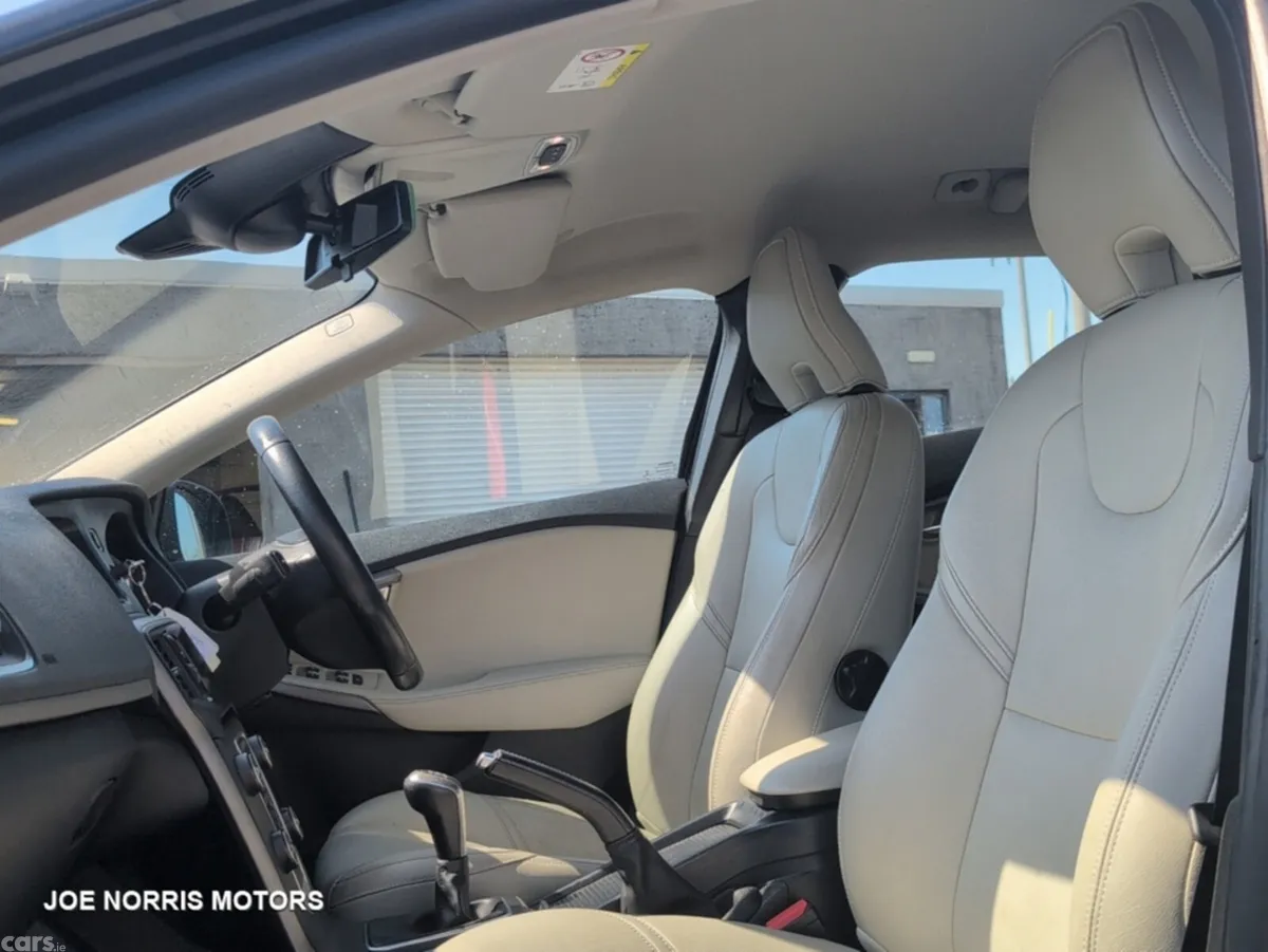 Volvo V40 Hatchback, Diesel, 2016, Black