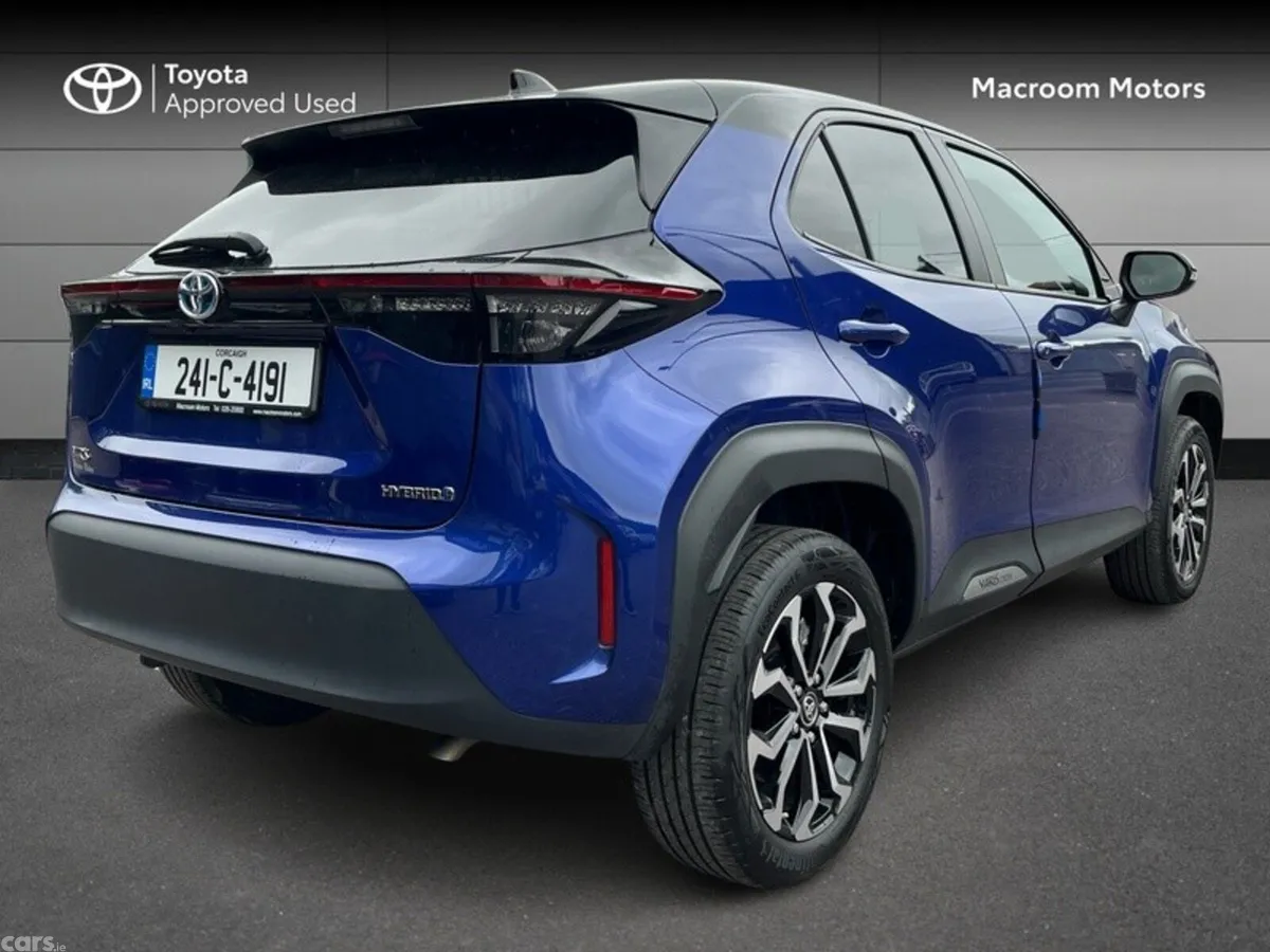 Toyota Yaris Cross Hatchback, Petrol Hybrid, 2024, Blue