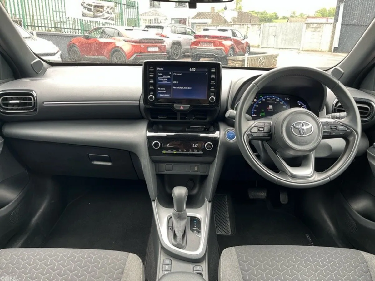 Toyota Yaris Cross Hatchback, Petrol Hybrid, 2024, Blue