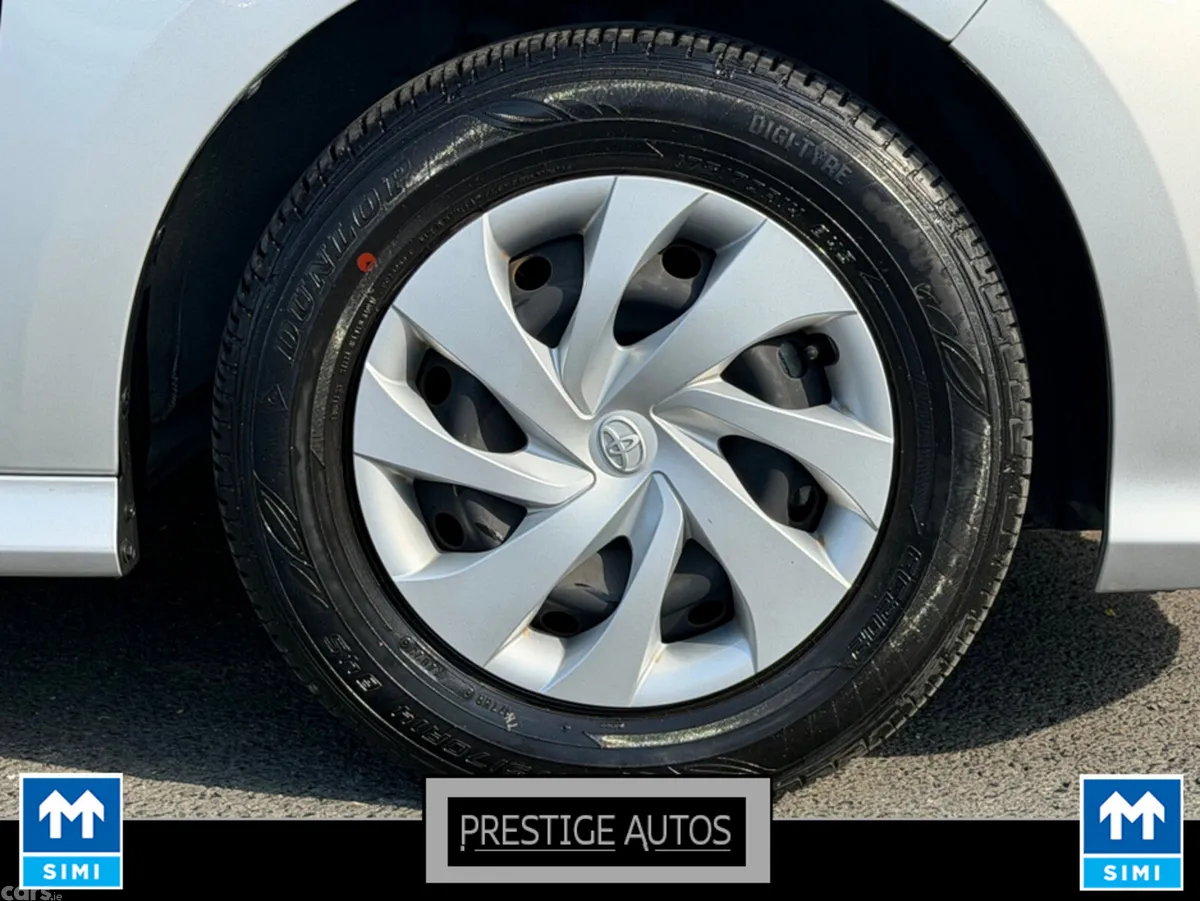Toyota Yaris Hatchback, Petrol, 2022, Silver