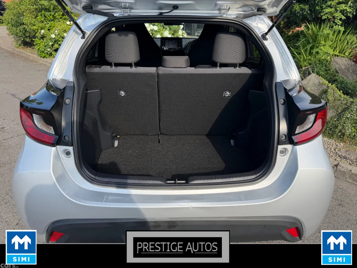 Toyota Yaris Hatchback, Petrol, 2022, Silver