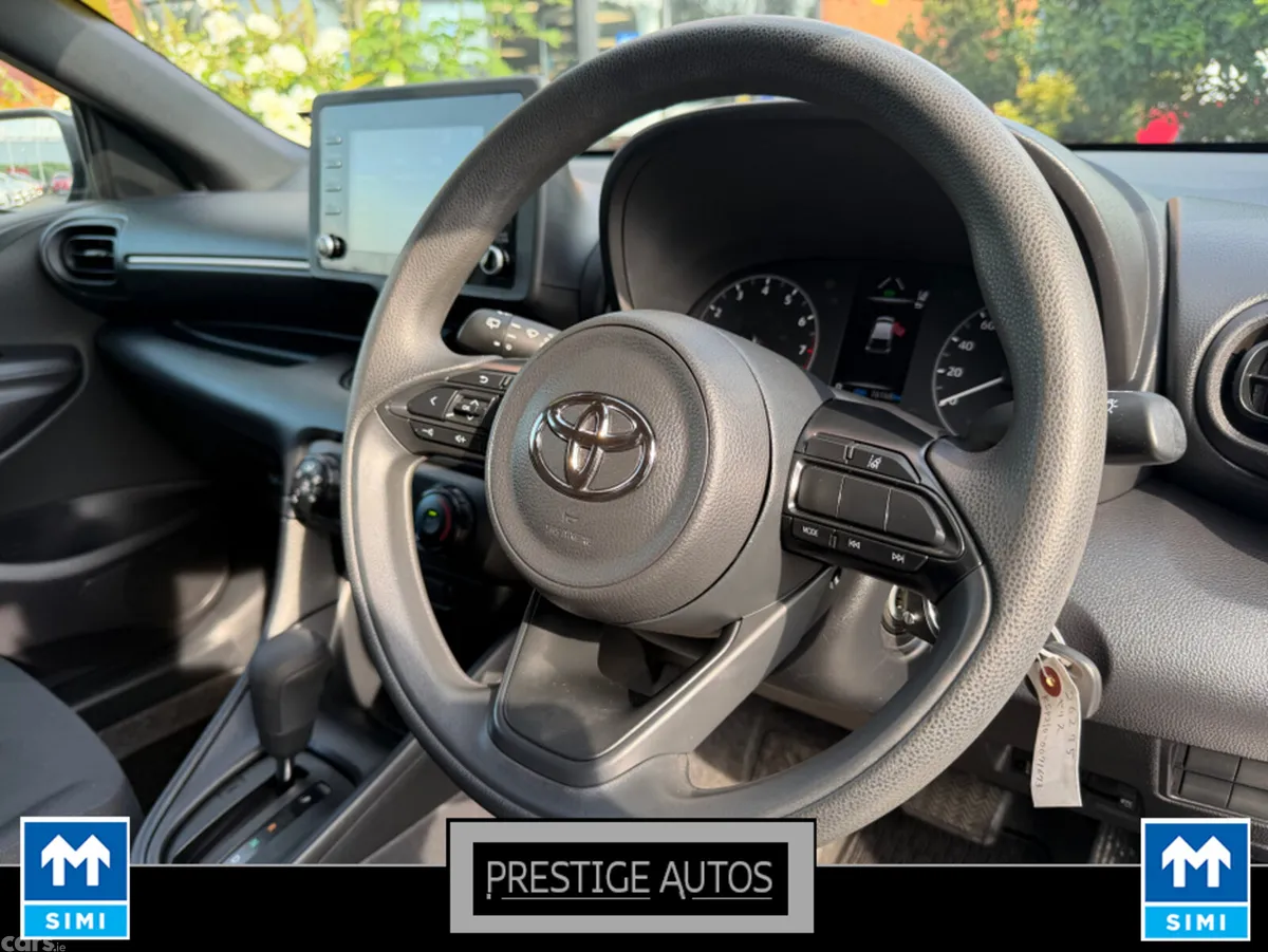 Toyota Yaris Hatchback, Petrol, 2022, Silver