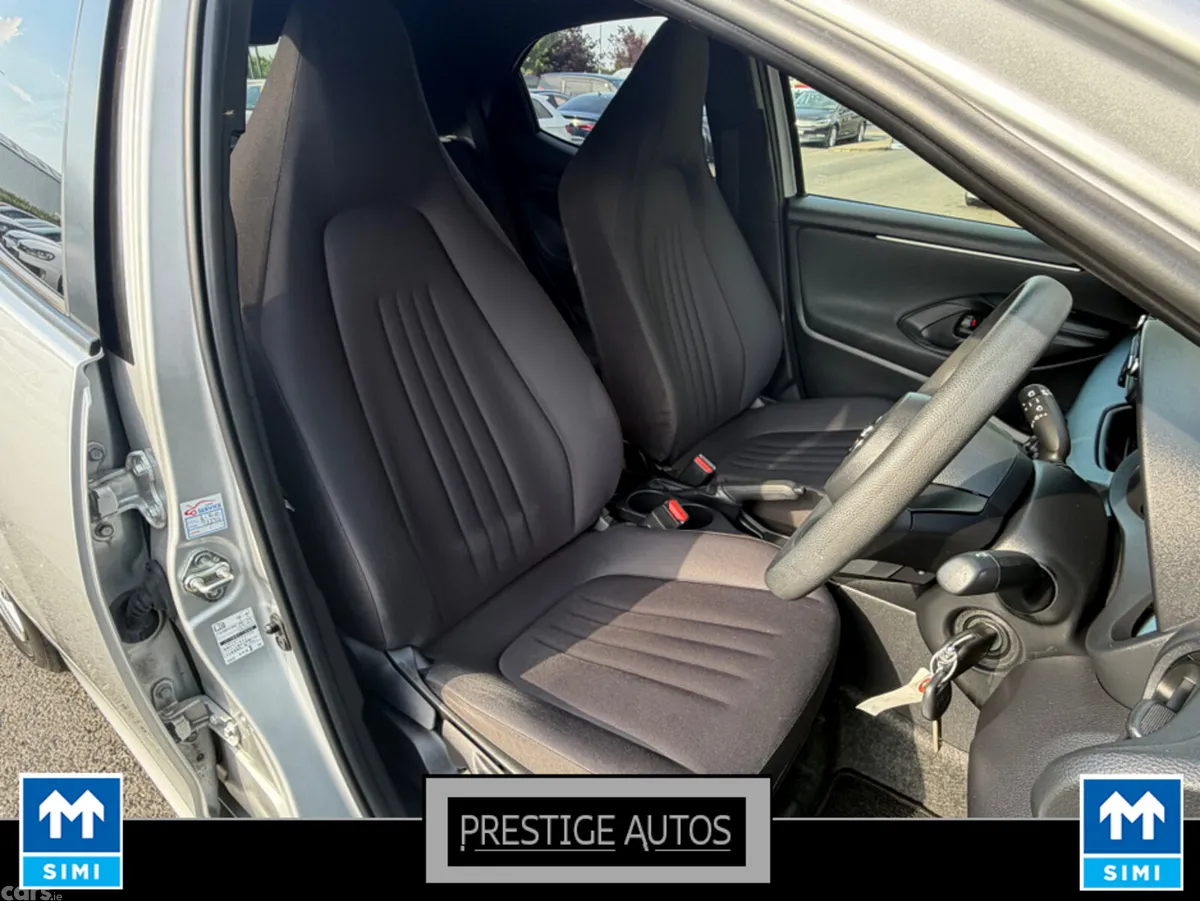 Toyota Yaris Hatchback, Petrol, 2022, Silver