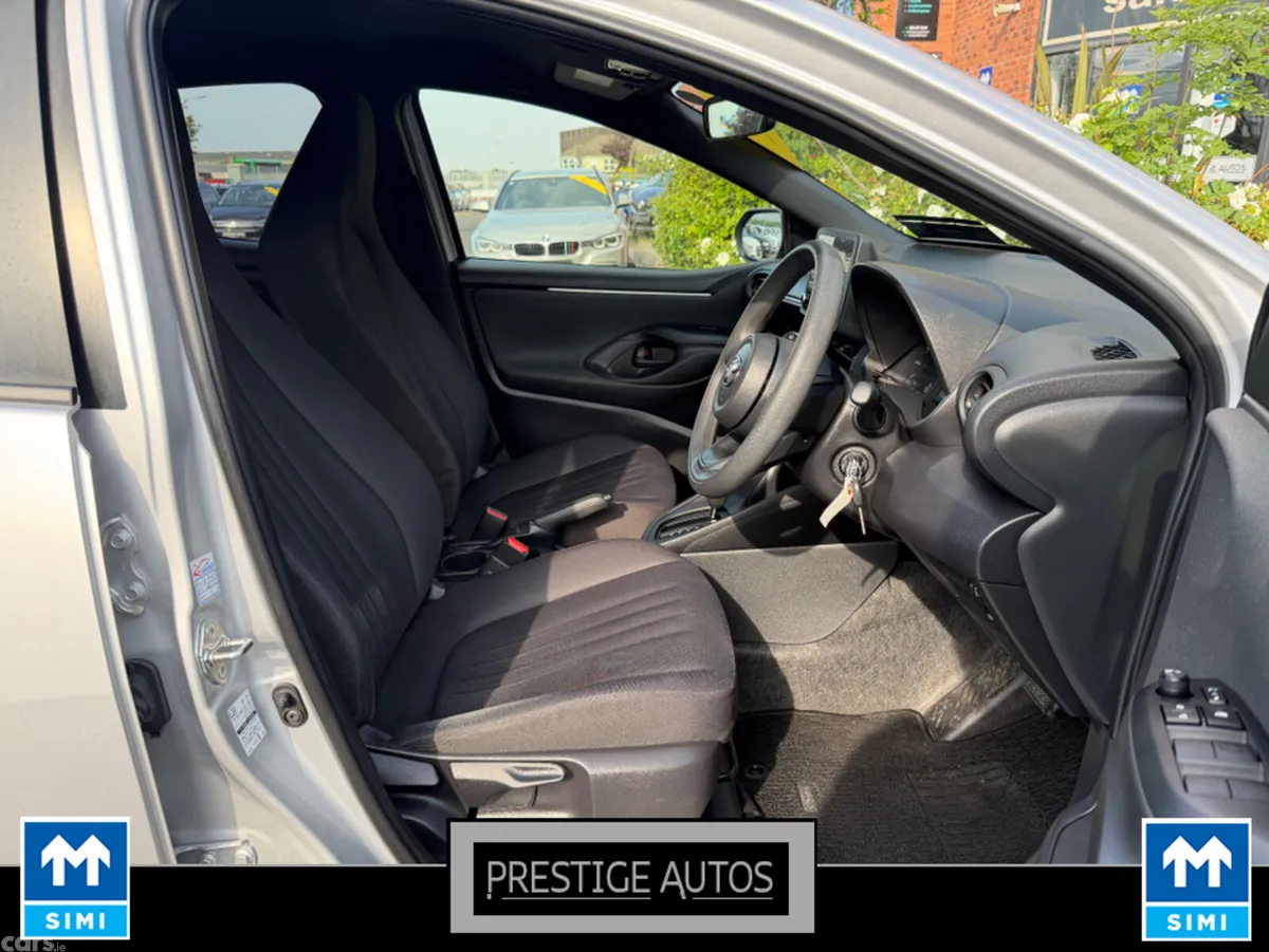 Toyota Yaris Hatchback, Petrol, 2022, Silver
