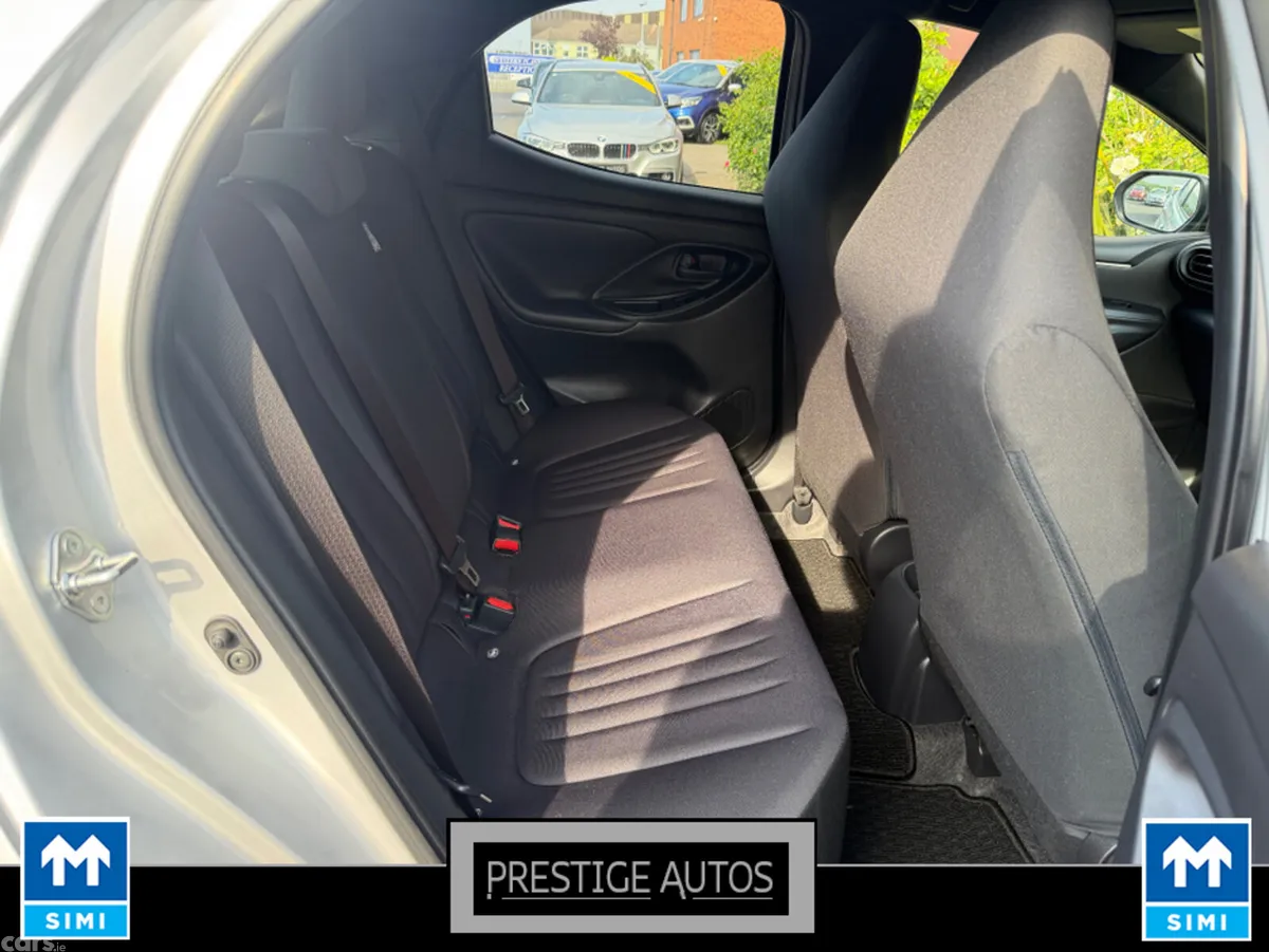 Toyota Yaris Hatchback, Petrol, 2022, Silver