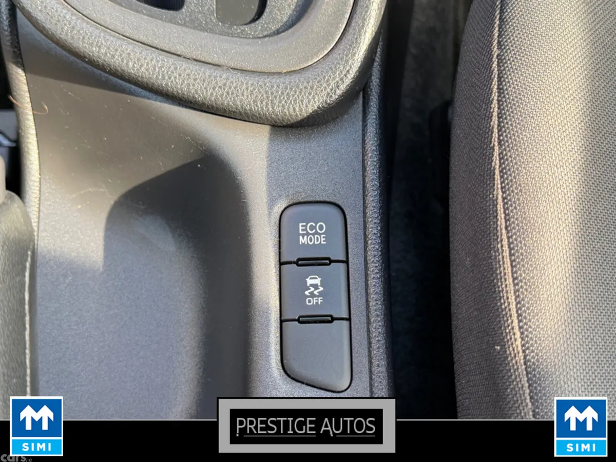 Toyota Yaris Hatchback, Petrol, 2022, Silver