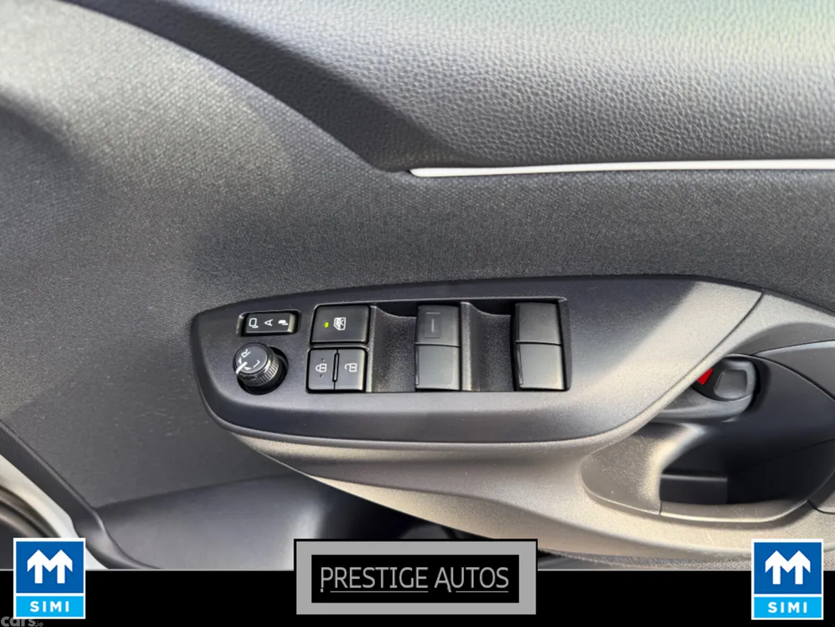Toyota Yaris Hatchback, Petrol, 2022, Silver