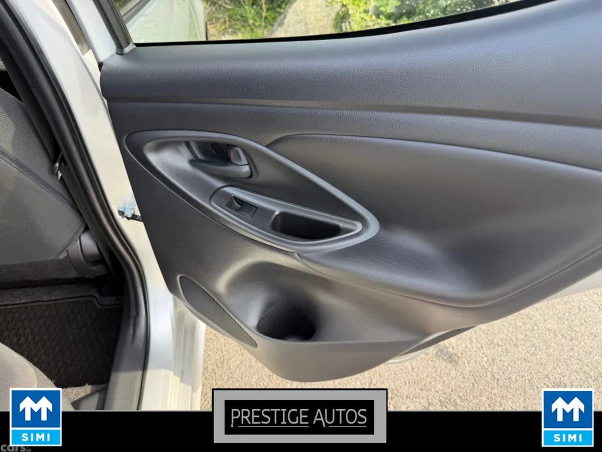 Toyota Yaris Hatchback, Petrol, 2022, Silver