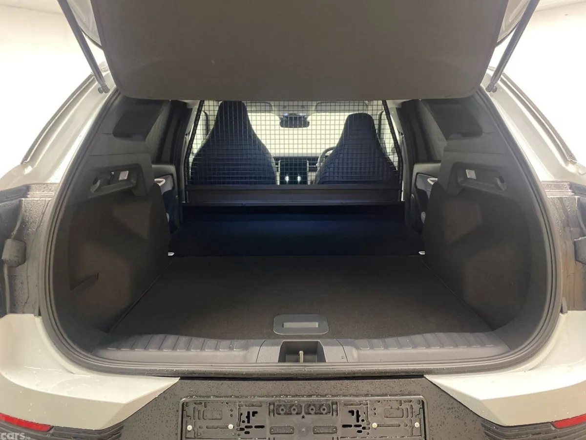 Ford Explorer Van, Electric, 2026, White