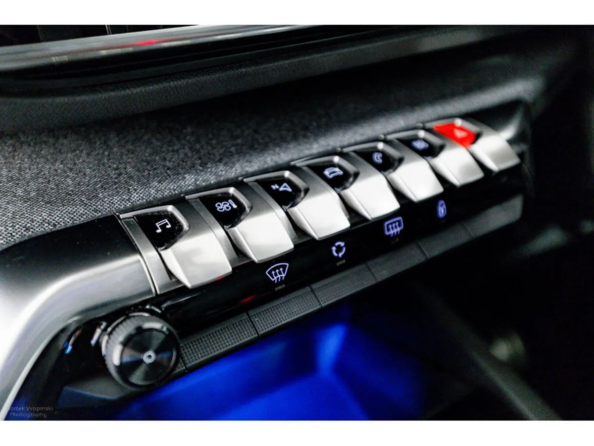 Peugeot 3008 SUV, Diesel, 2023, Red