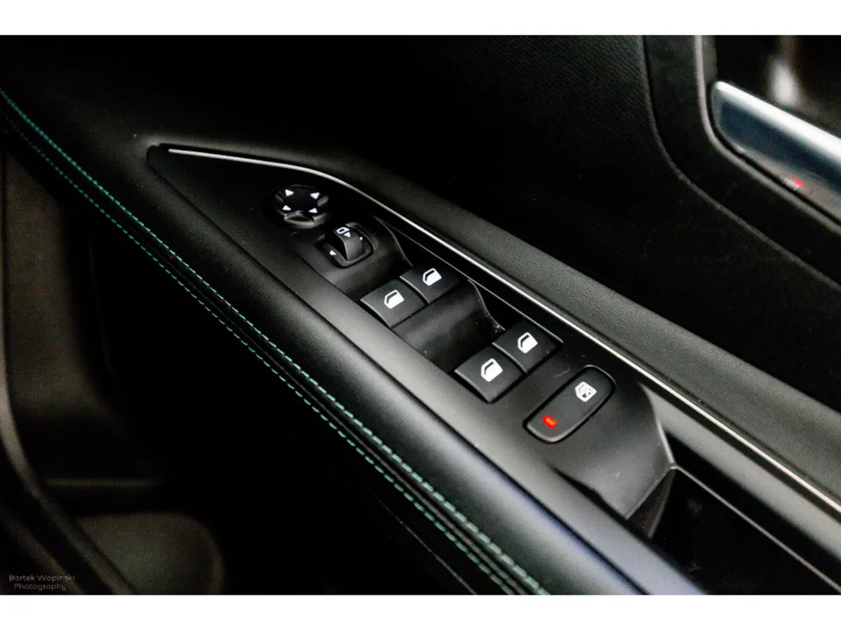 Peugeot 3008 SUV, Diesel, 2023, Red