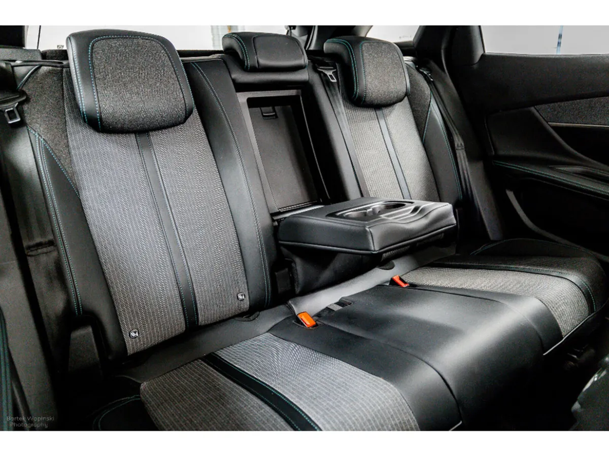 Peugeot 3008 SUV, Diesel, 2023, Red