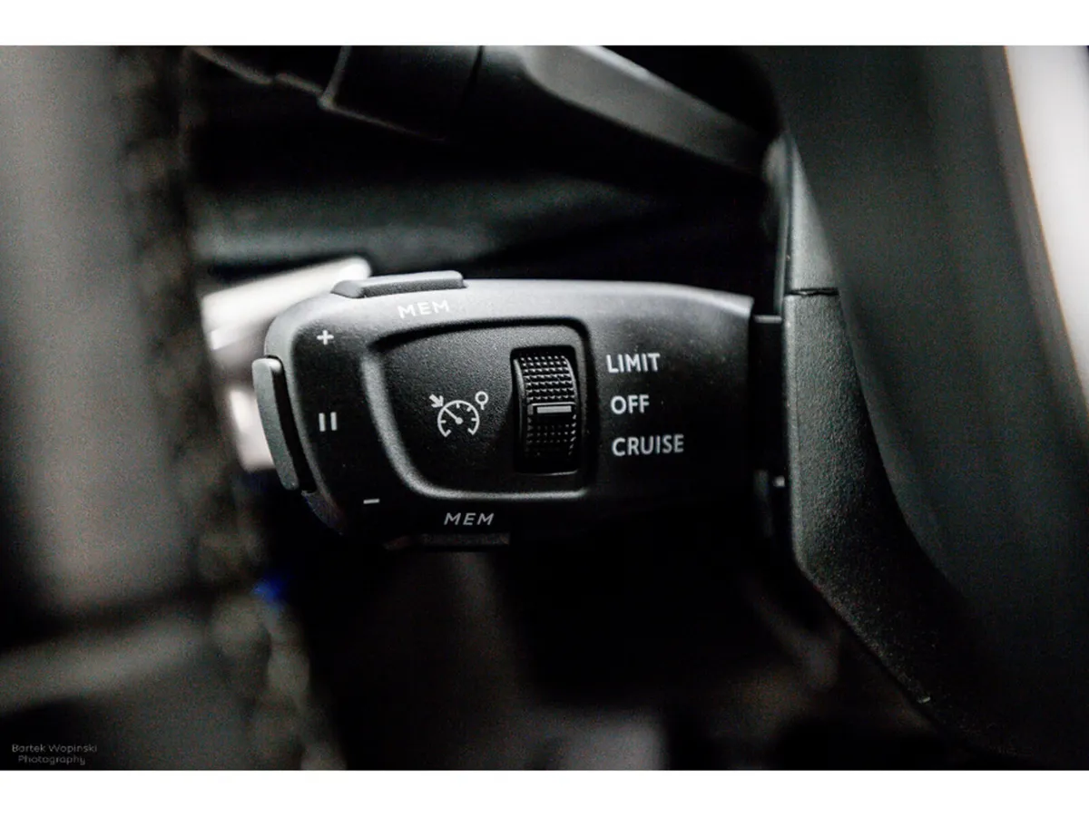Peugeot 3008 SUV, Diesel, 2023, Red