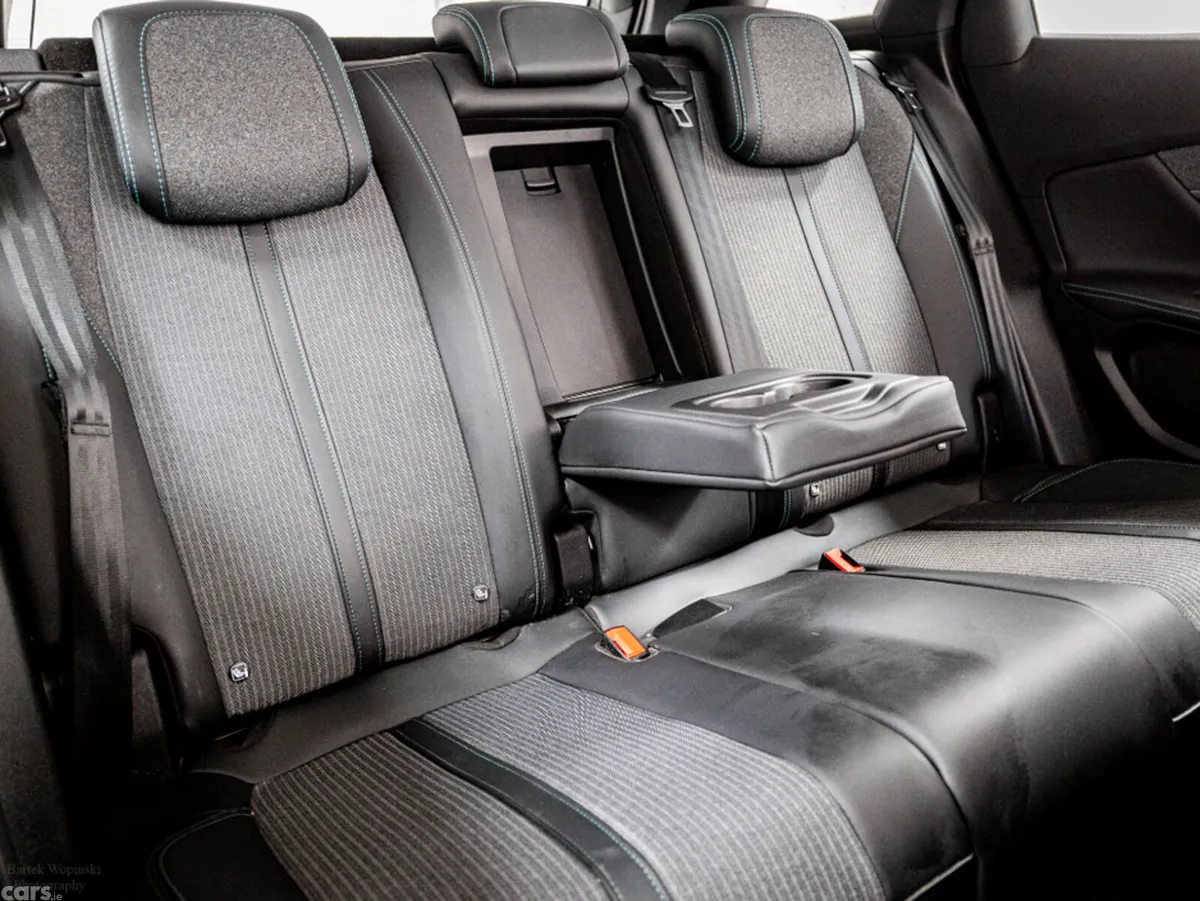 Peugeot 3008 SUV, Diesel, 2022, Red