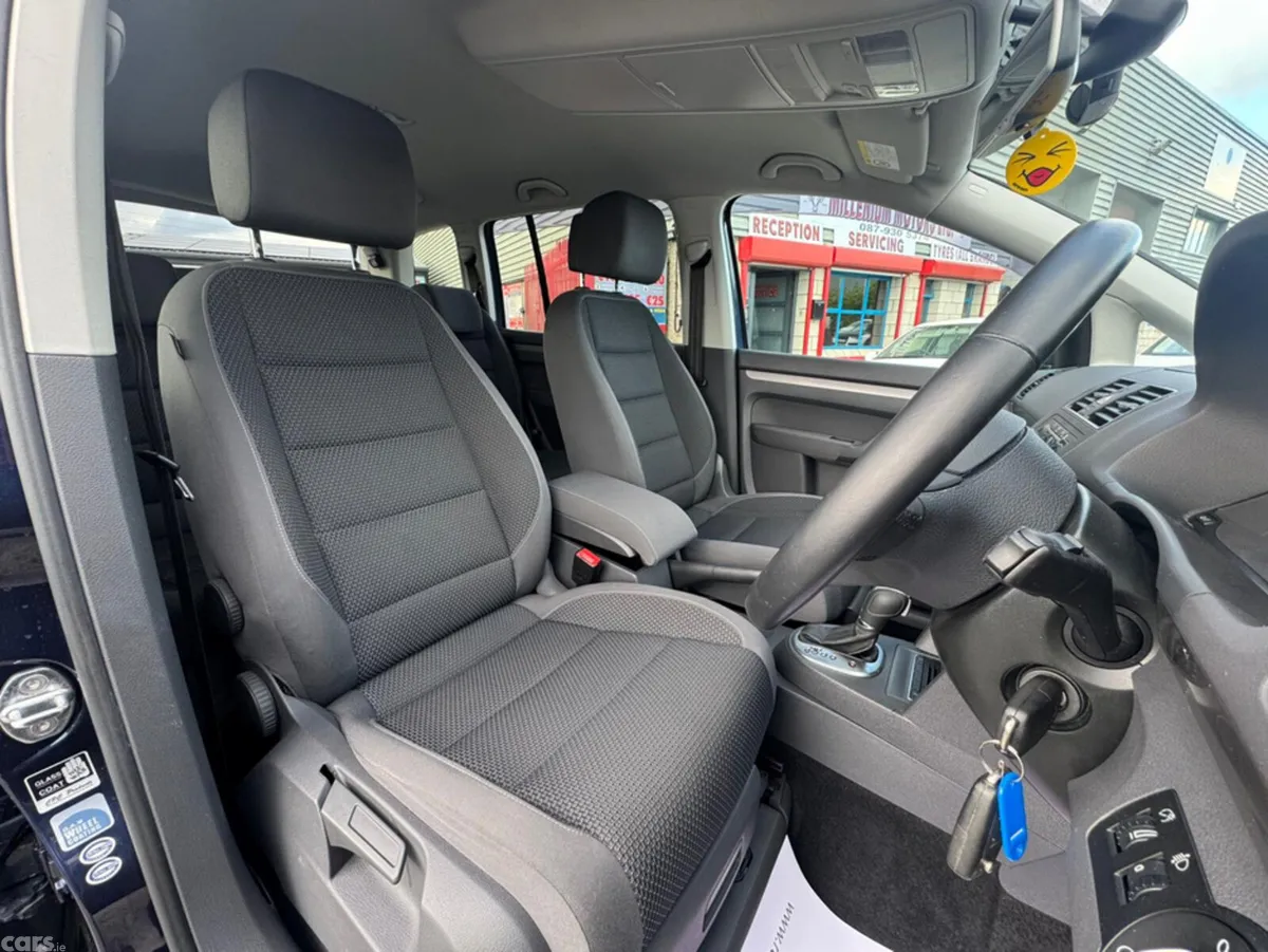 Volkswagen Touran MPV, Petrol, 2014, Blue