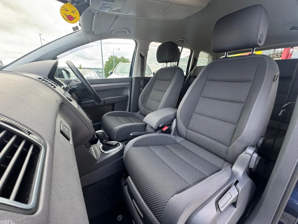 Volkswagen Touran MPV, Petrol, 2014, Blue