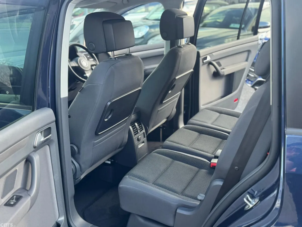 Volkswagen Touran MPV, Petrol, 2014, Blue