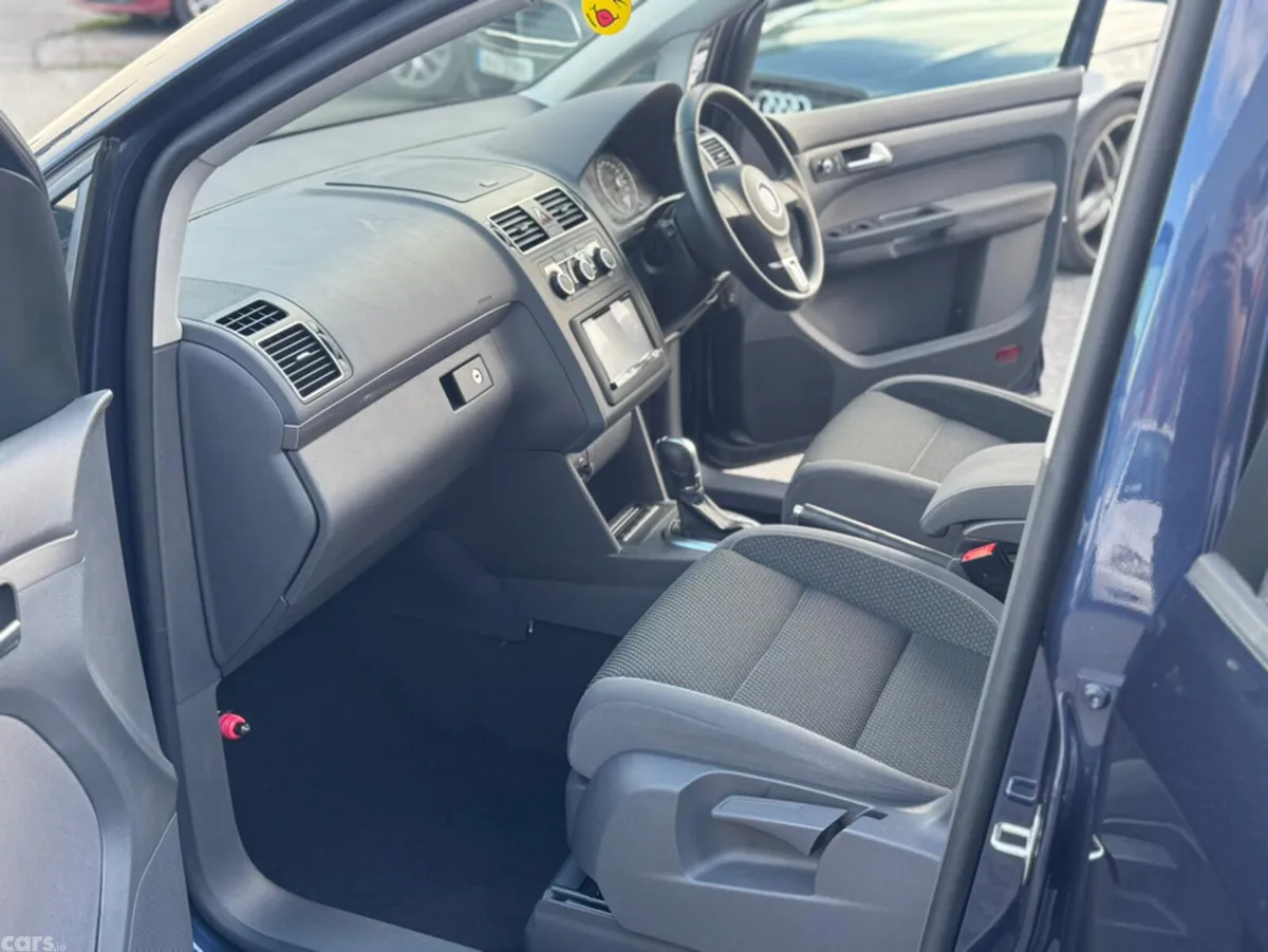 Volkswagen Touran MPV, Petrol, 2014, Blue