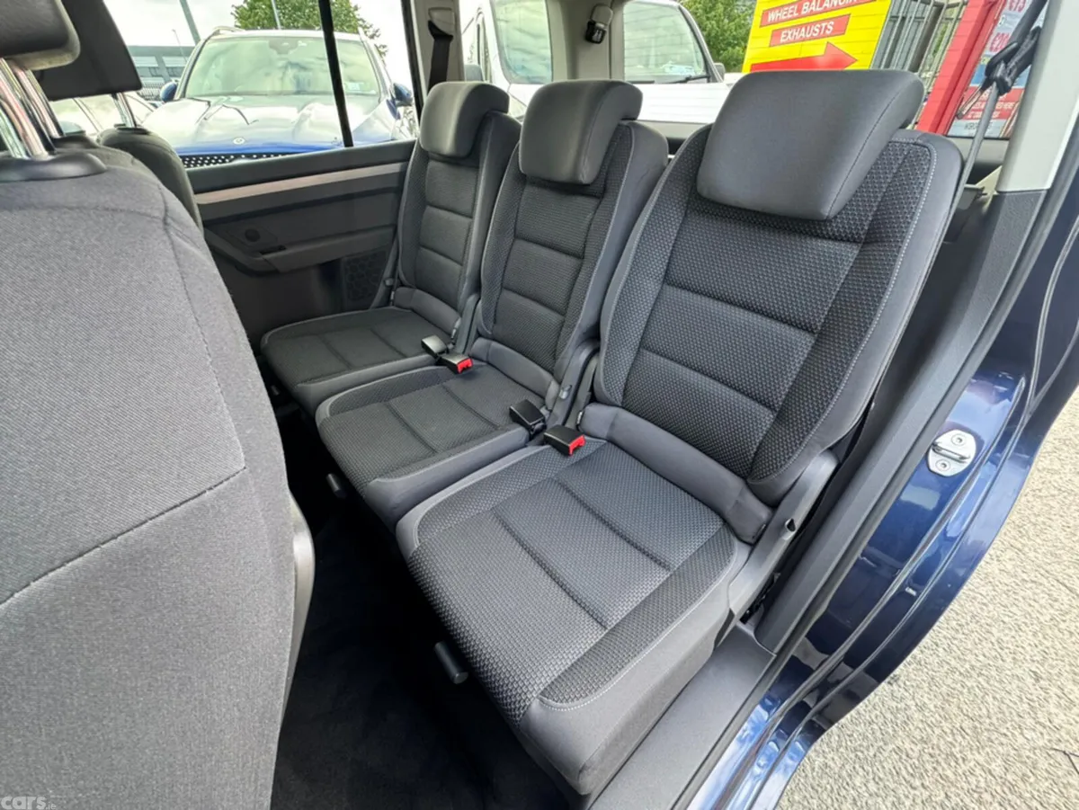 Volkswagen Touran MPV, Petrol, 2014, Blue