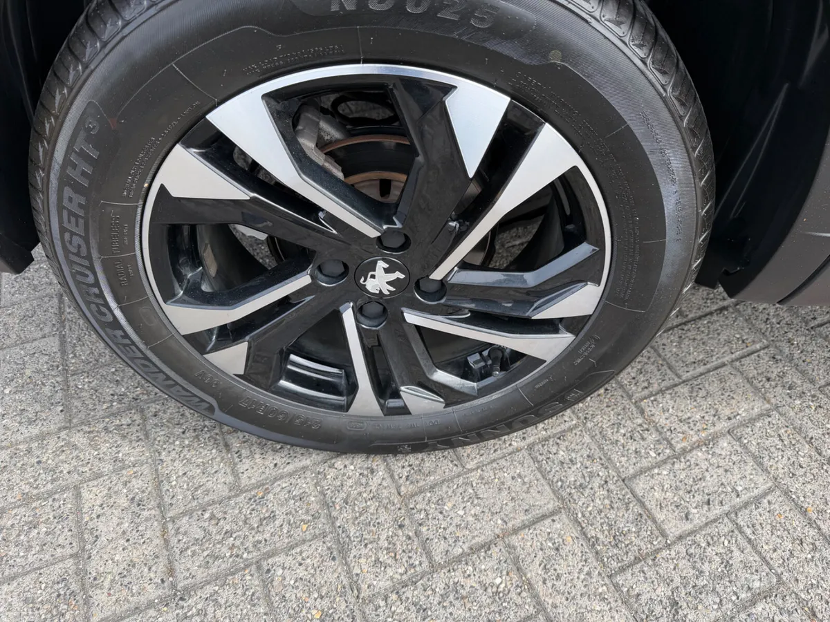 Peugeot 2008 MPV, Petrol, 2023, Black