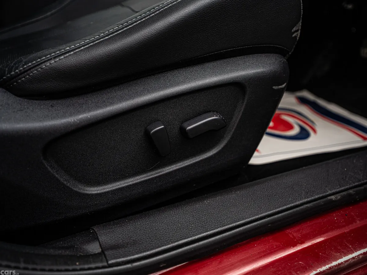 Nissan Qashqai Hatchback, Petrol, 2016, Red