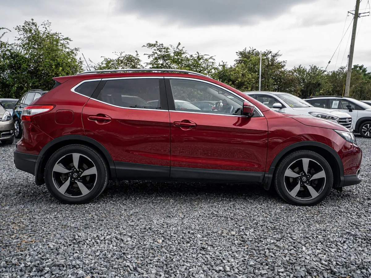 Nissan Qashqai Hatchback, Petrol, 2016, Red