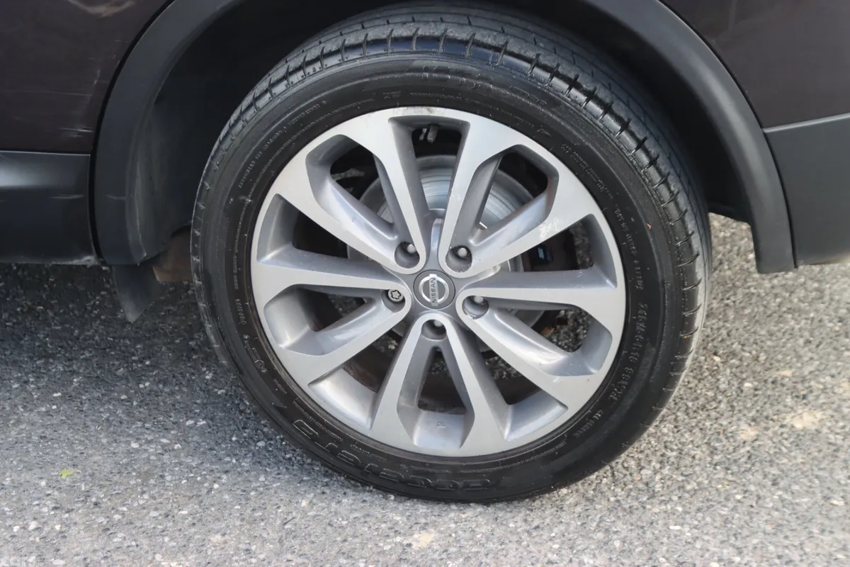 Nissan Qashqai Hatchback, Diesel, 2013, Black
